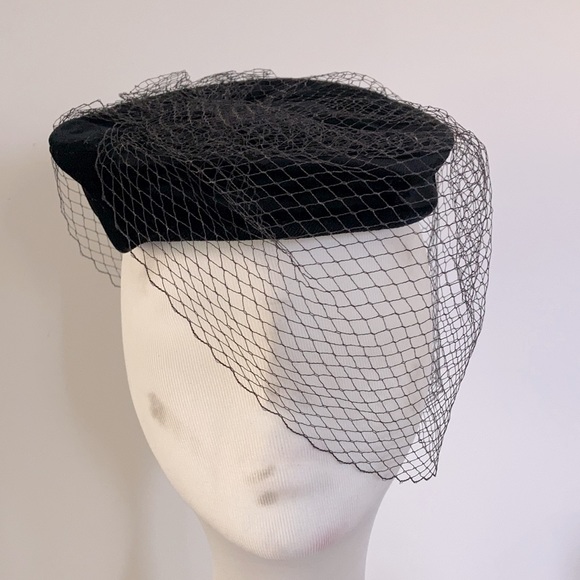 VINTAGE Velvet beret/fascinator with netting. 100% cotton - Picture 6 of 11